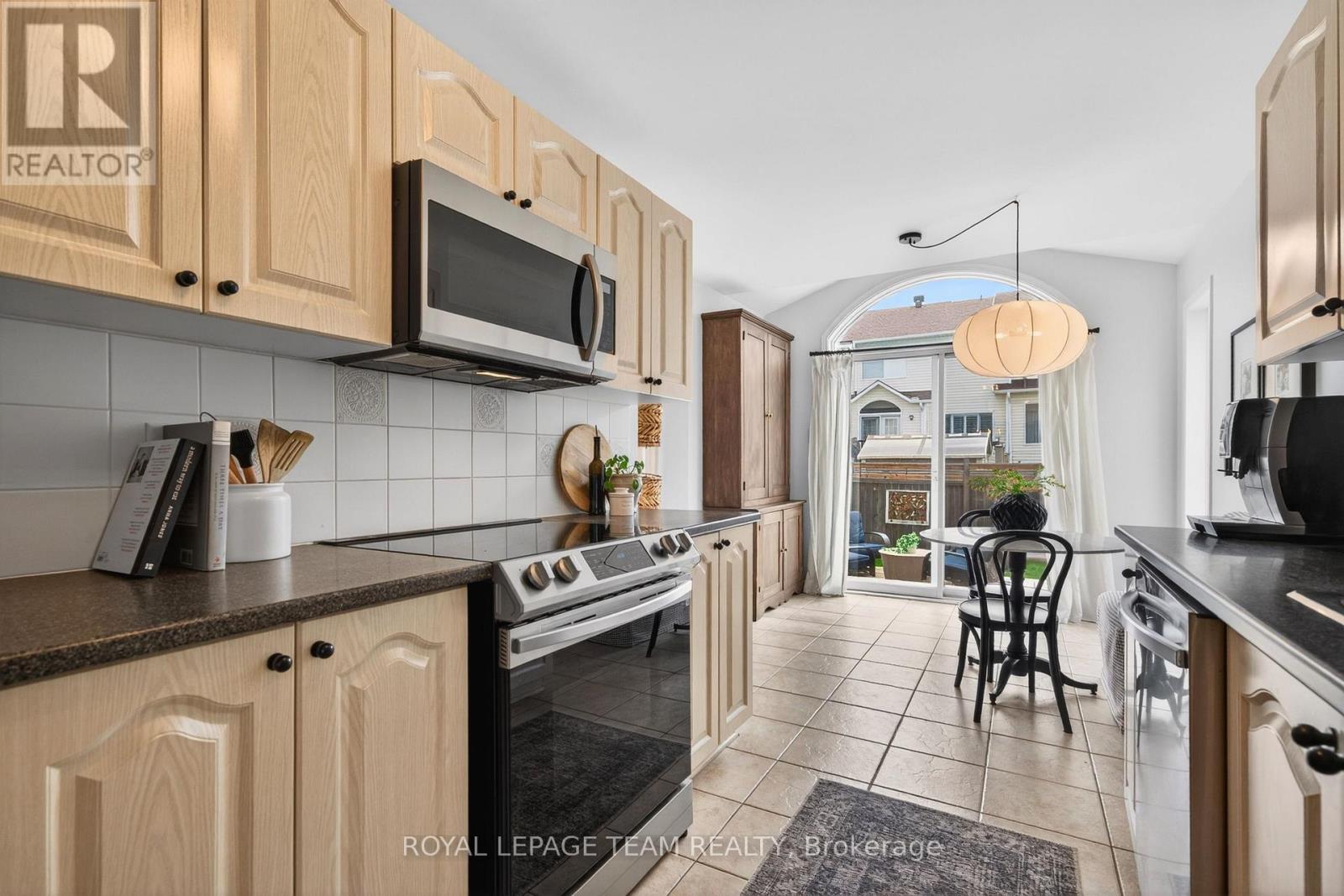 75 SCAMPTON DRIVE - 18