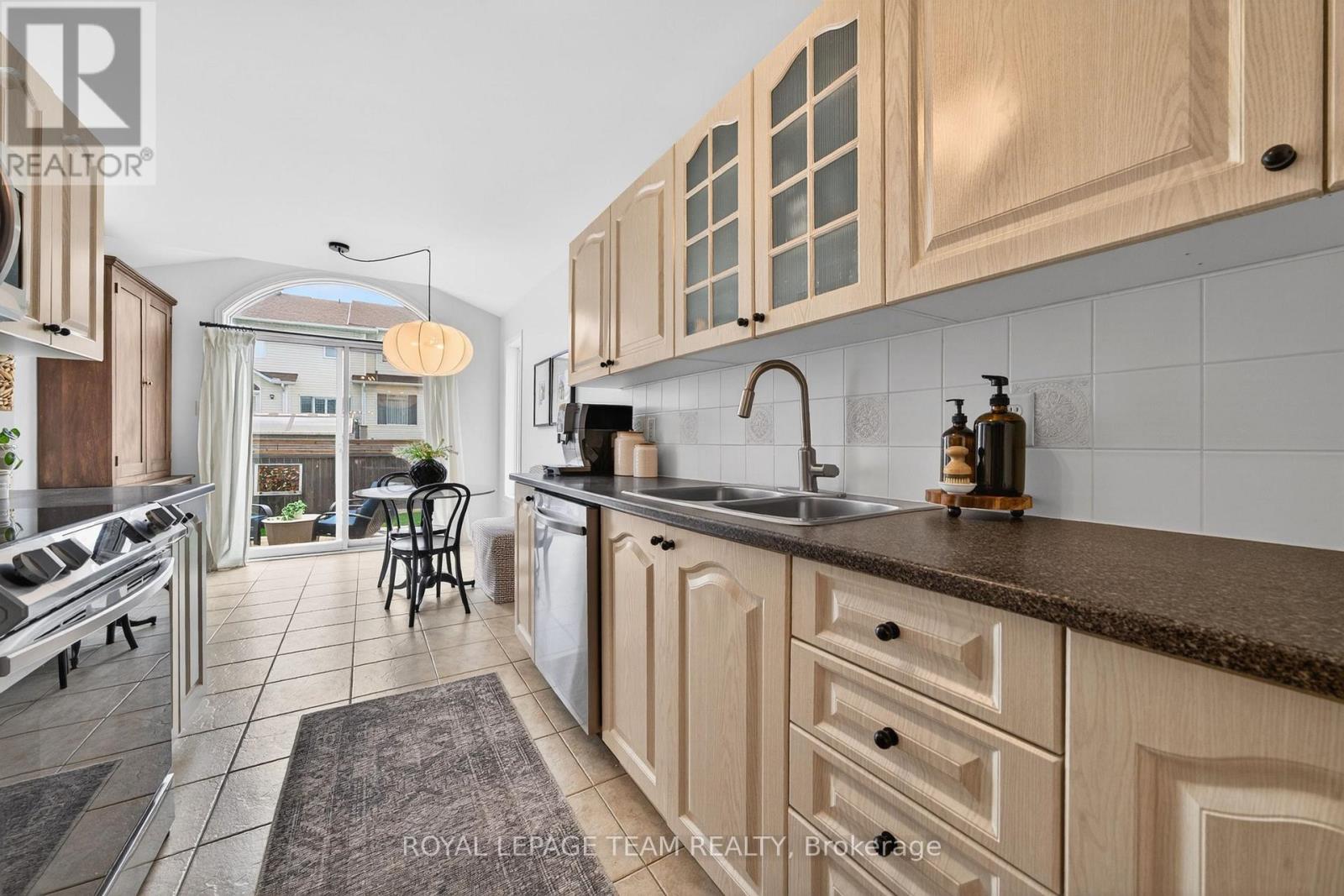 75 SCAMPTON DRIVE - 19