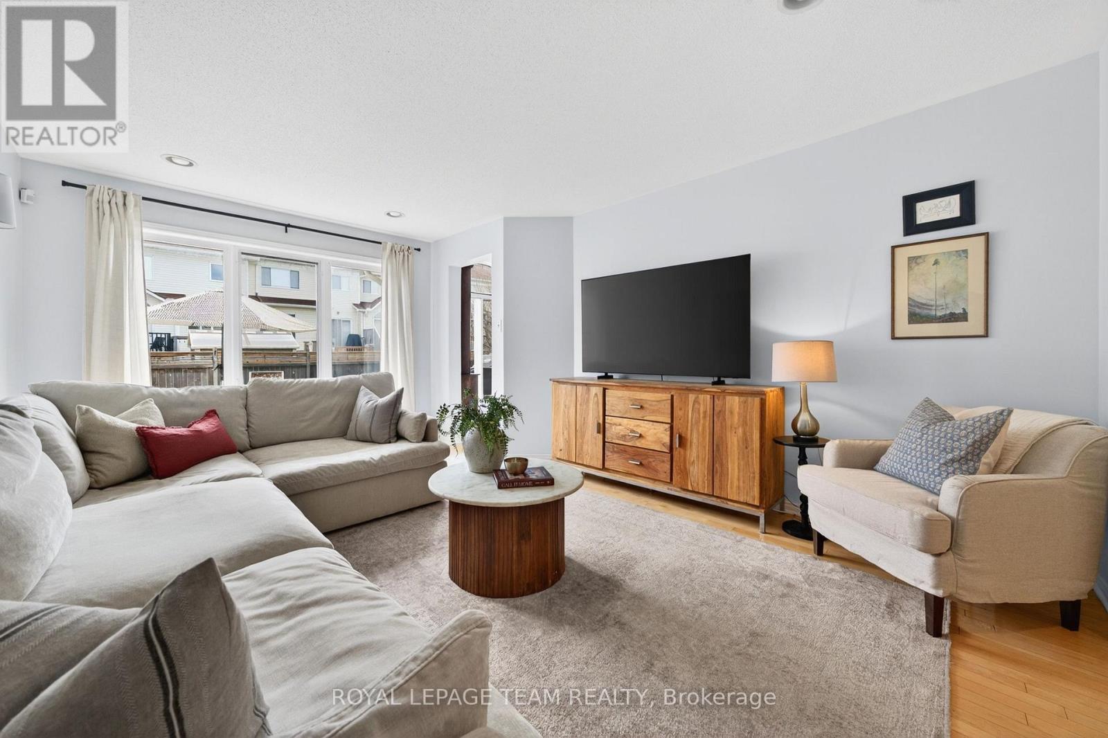 75 SCAMPTON DRIVE - 22