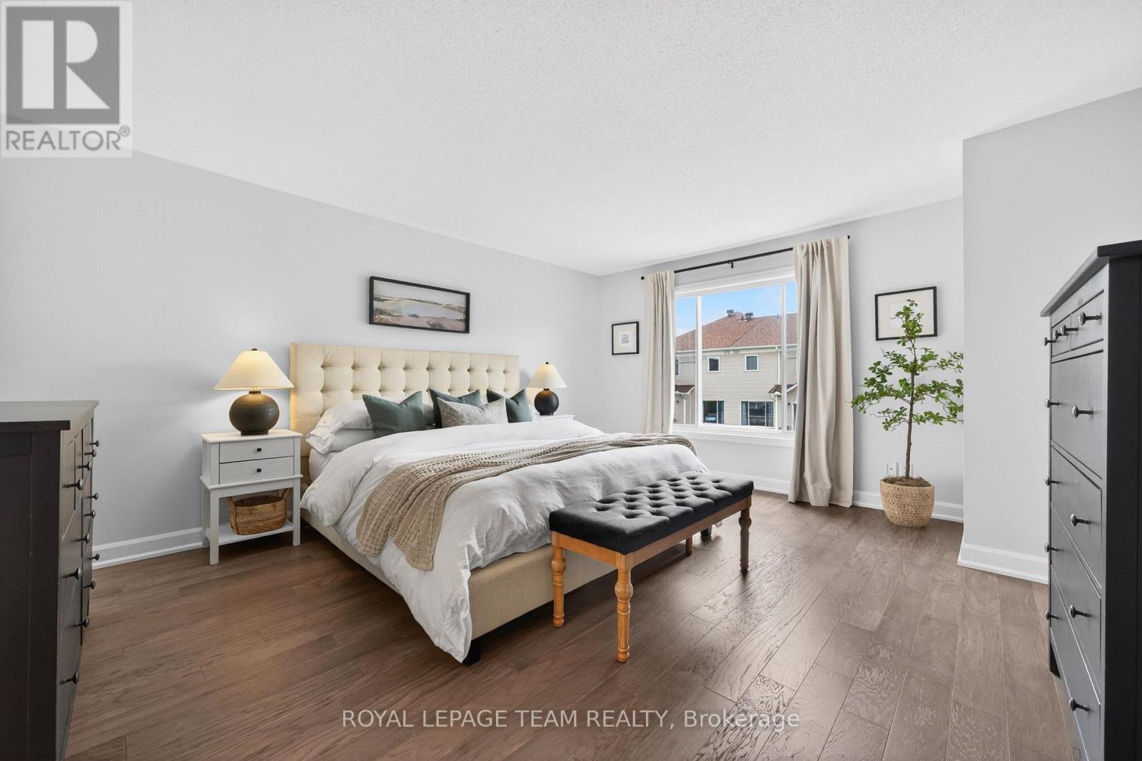 75 SCAMPTON DRIVE - 28