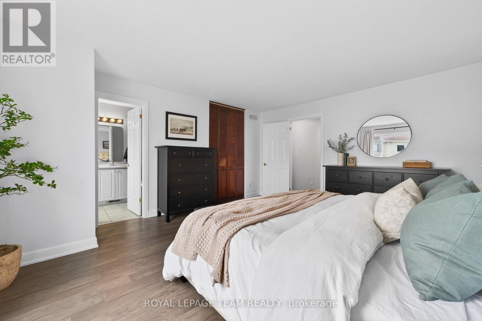 75 SCAMPTON DRIVE - 32