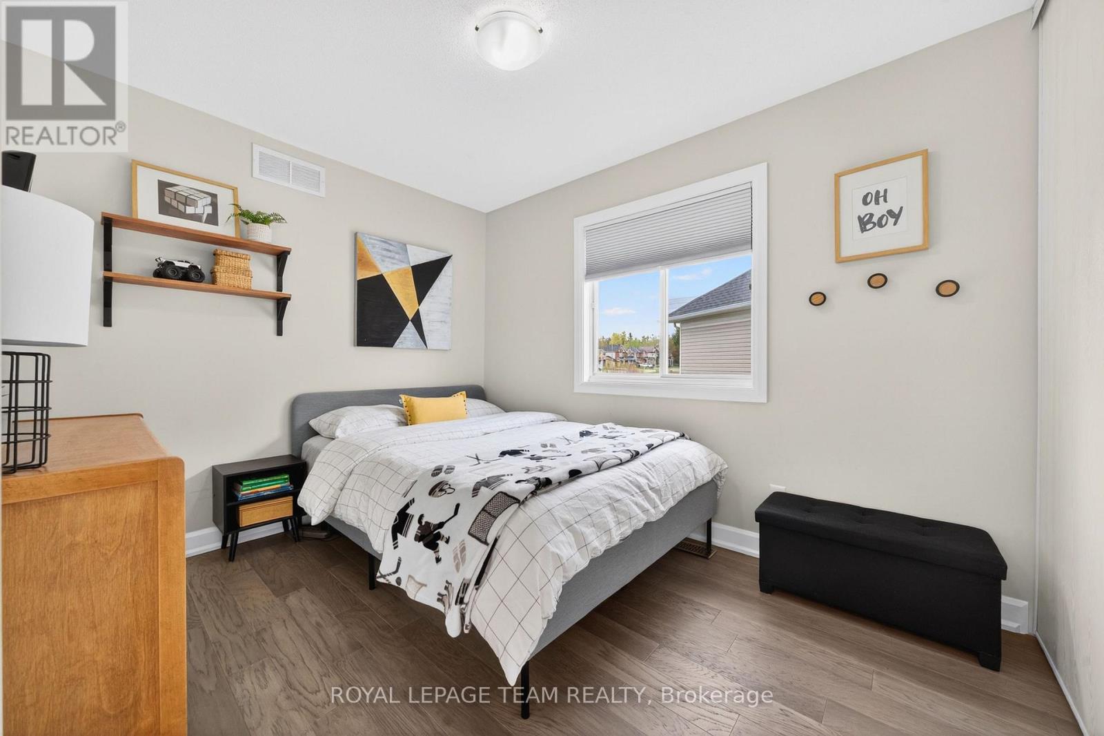 75 SCAMPTON DRIVE - 37