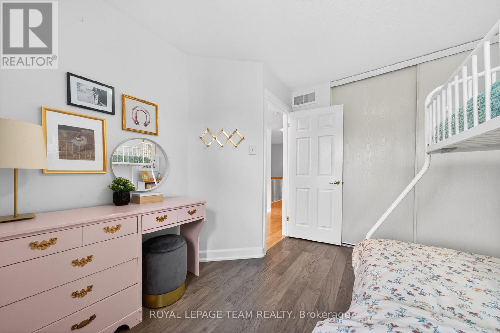 75 SCAMPTON DRIVE - 40