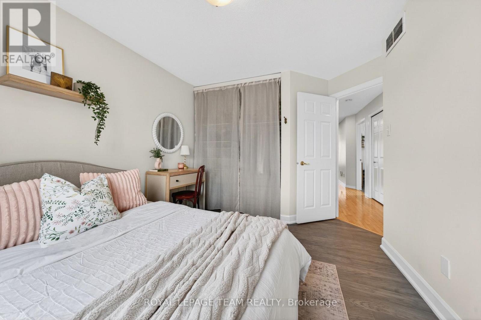 75 SCAMPTON DRIVE - 42