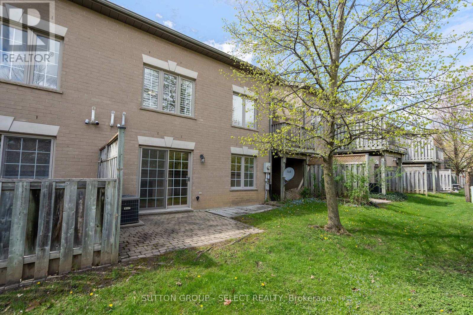 #5 270 NORTH CENTRE ROAD - 33