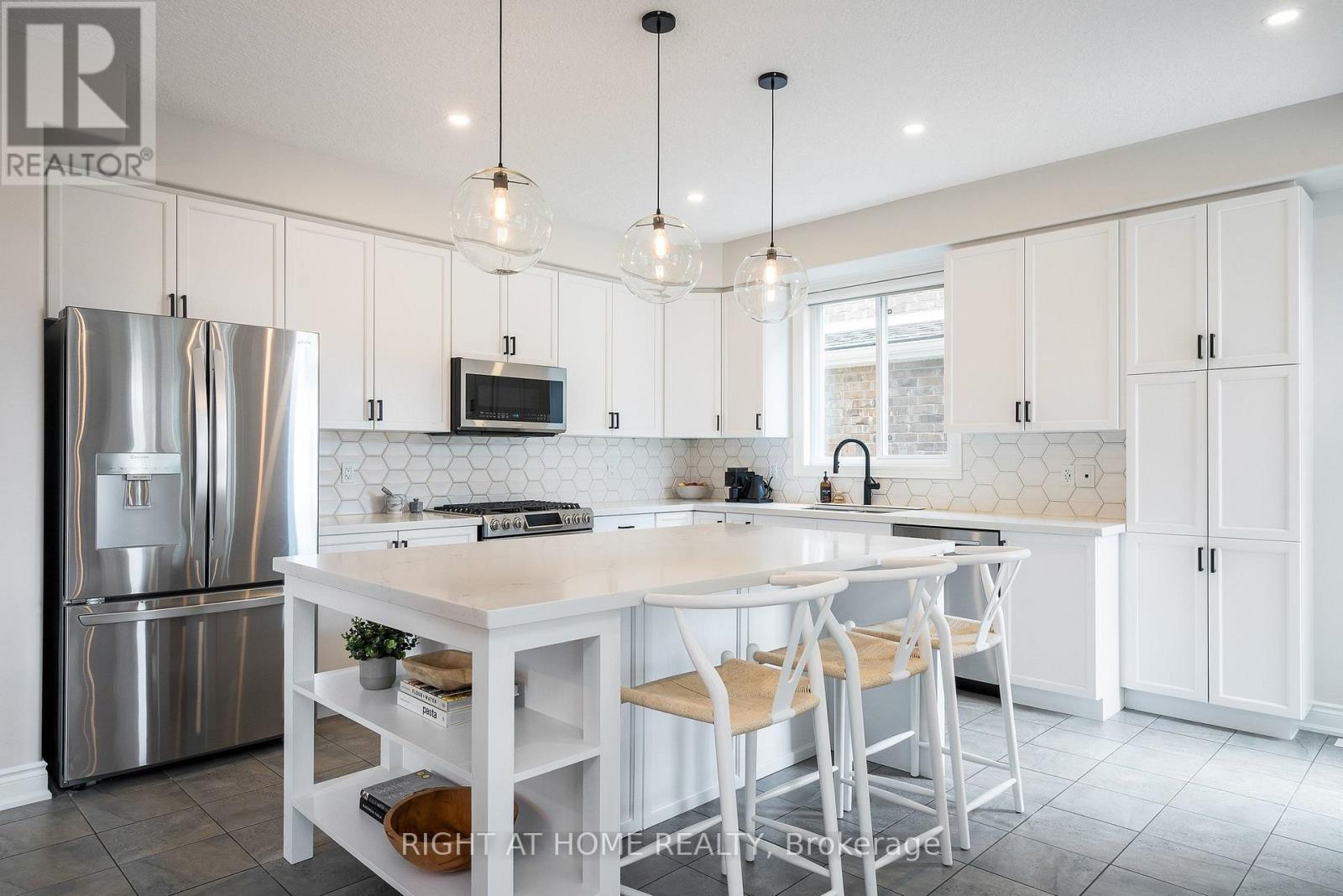 98 GARBUTT CRESCENT - 13
