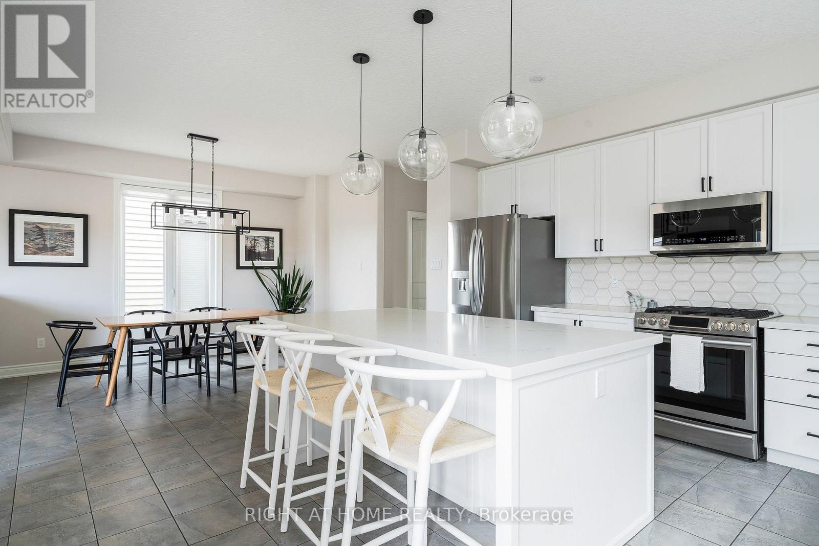 98 GARBUTT CRESCENT - 15