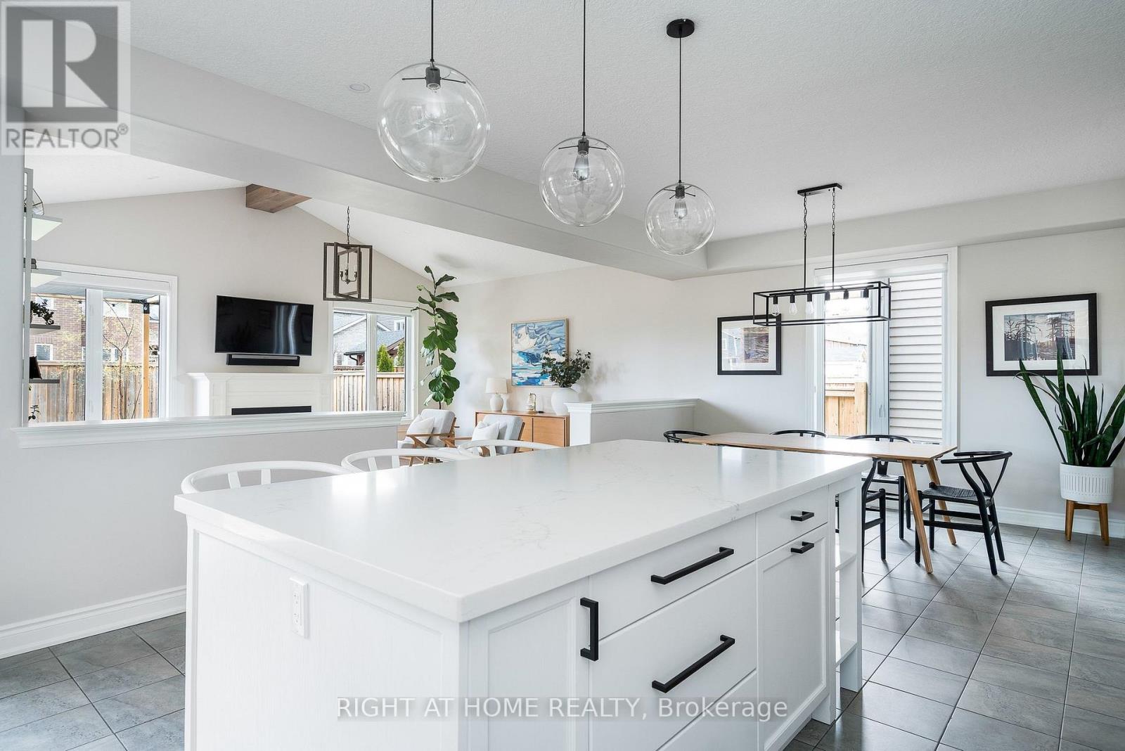 98 GARBUTT CRESCENT - 18