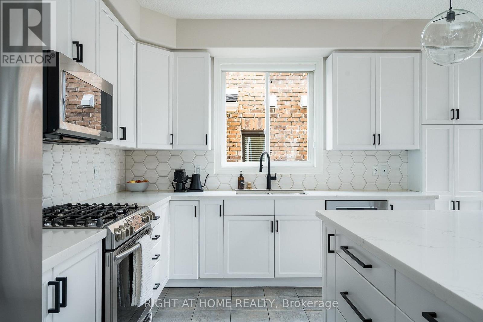 98 GARBUTT CRESCENT - 21