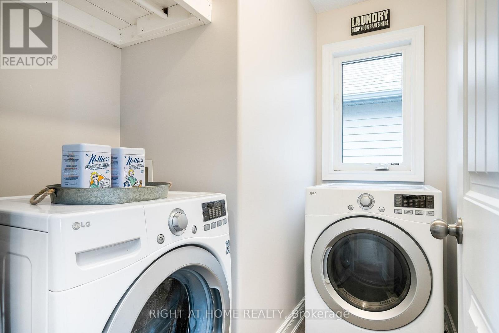 98 GARBUTT CRESCENT - 34