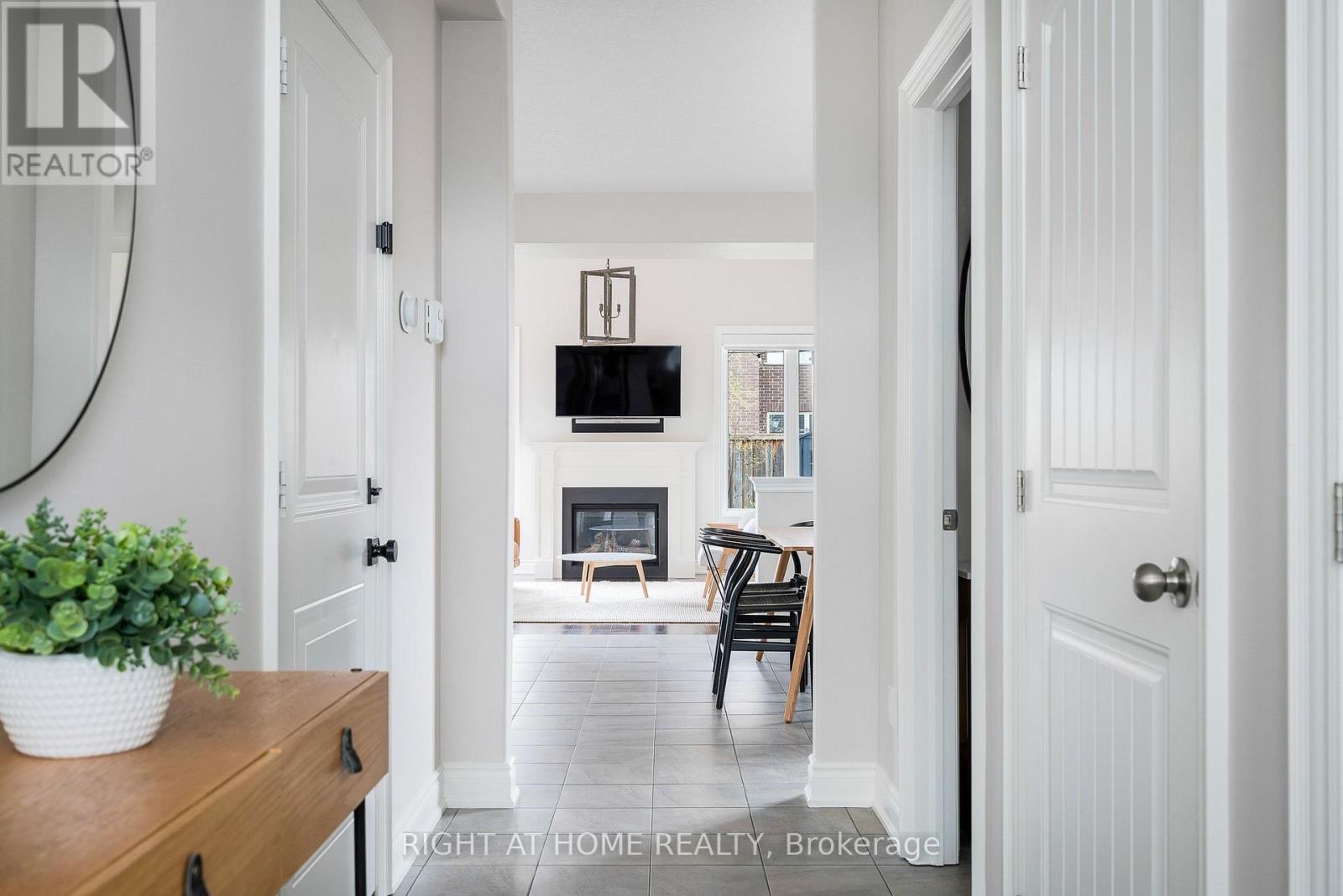 98 GARBUTT CRESCENT - 4
