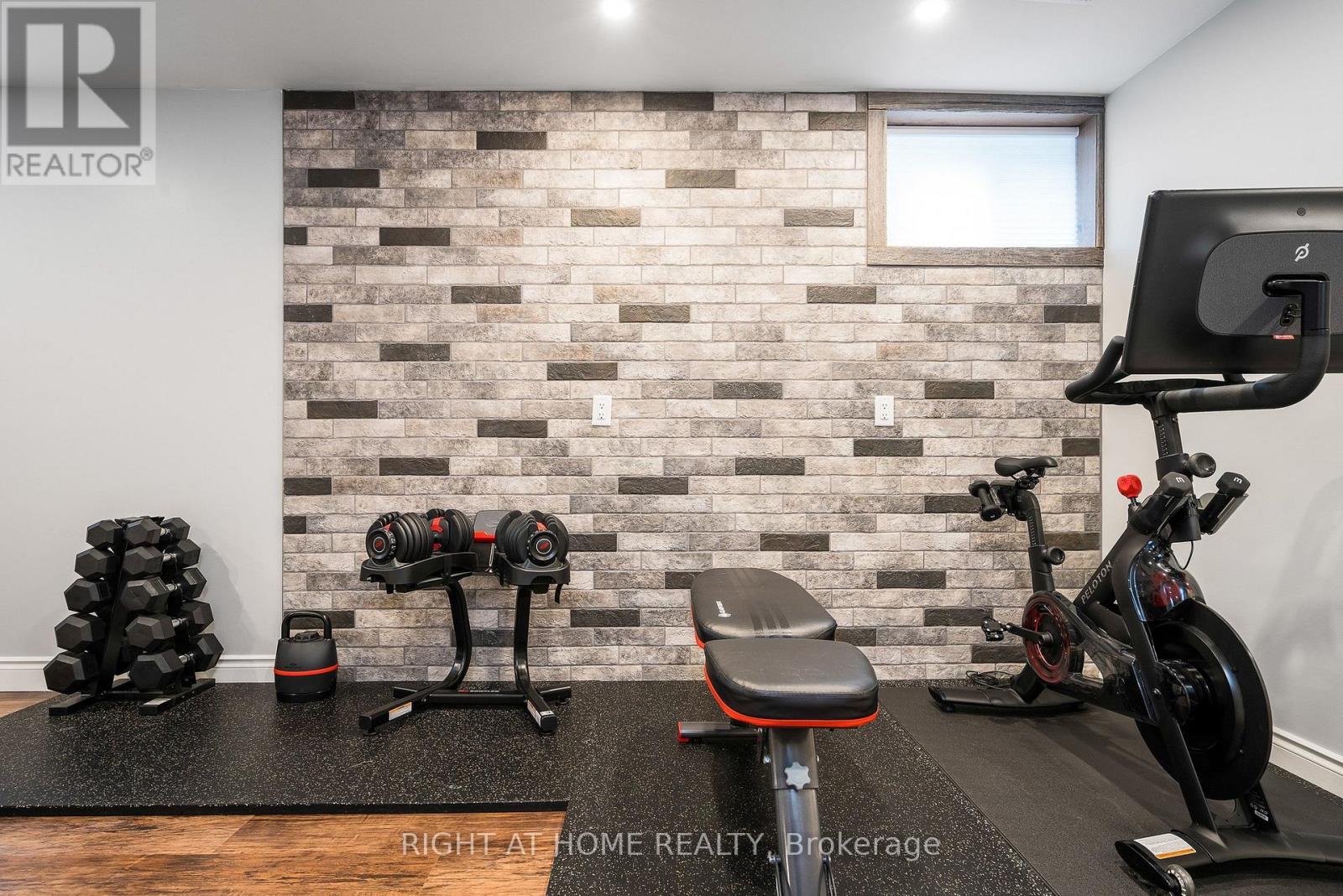 98 GARBUTT CRESCENT - 41