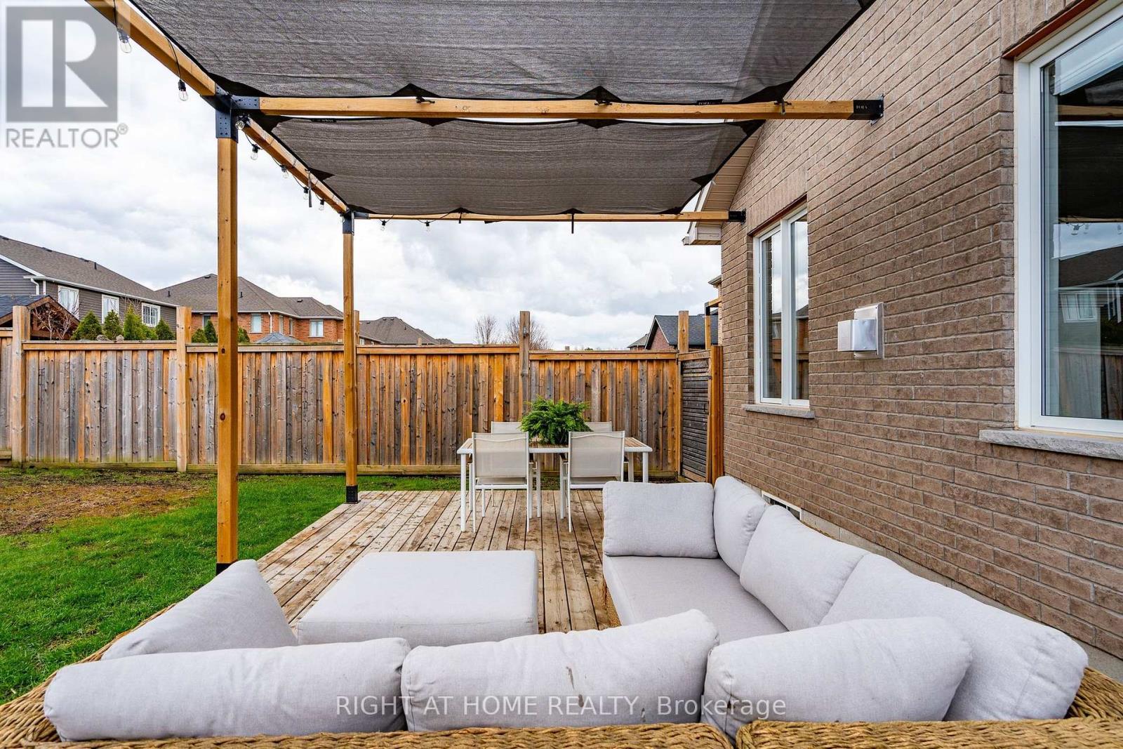 98 GARBUTT CRESCENT - 46