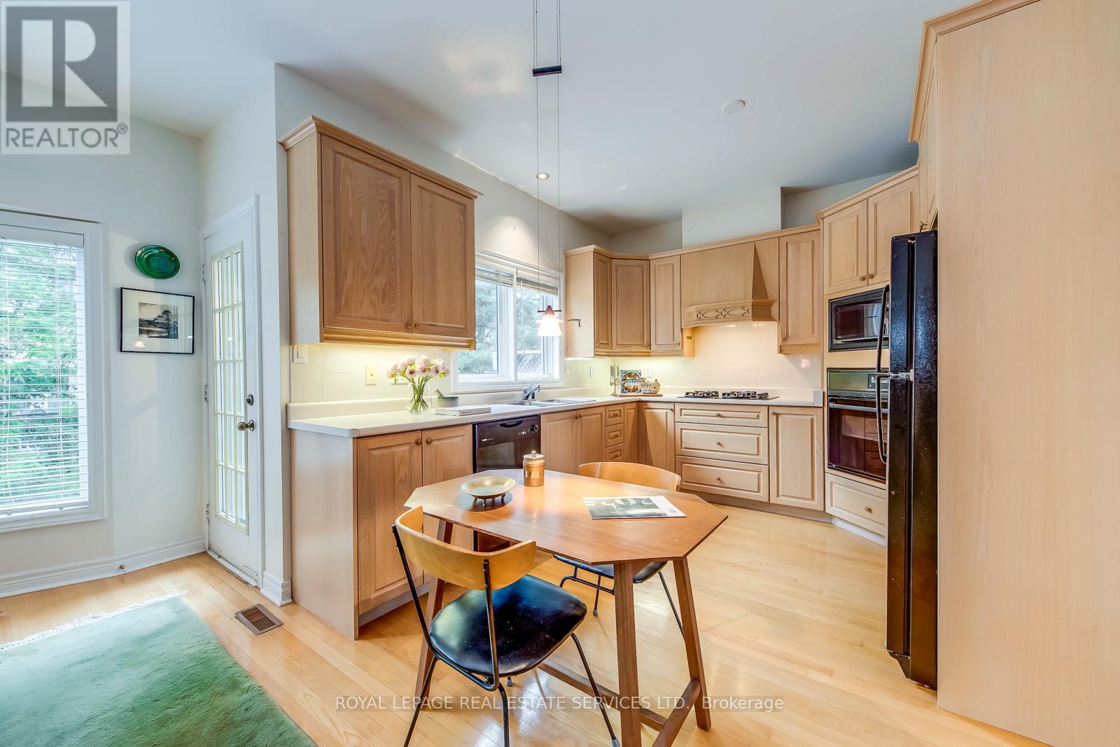 175 LA ROSE AVENUE - 17