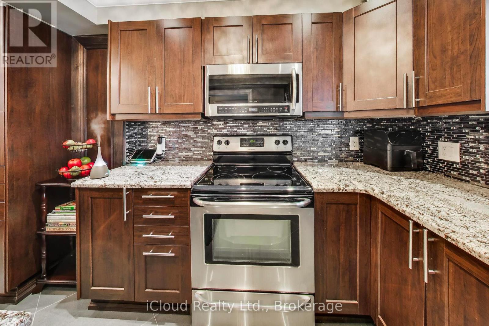 29 PUMFREY CRESCENT - 12