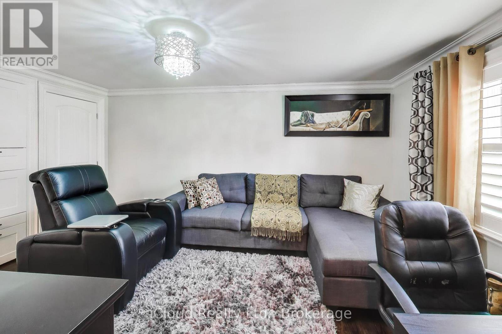 29 PUMFREY CRESCENT - 21