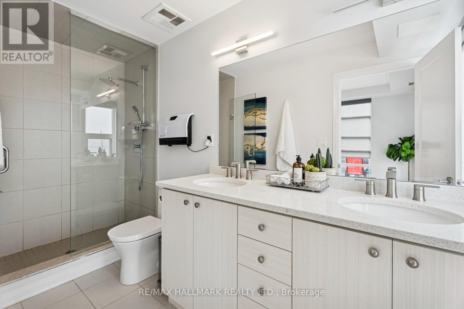 #409 10 CONCORD PLACE - 18