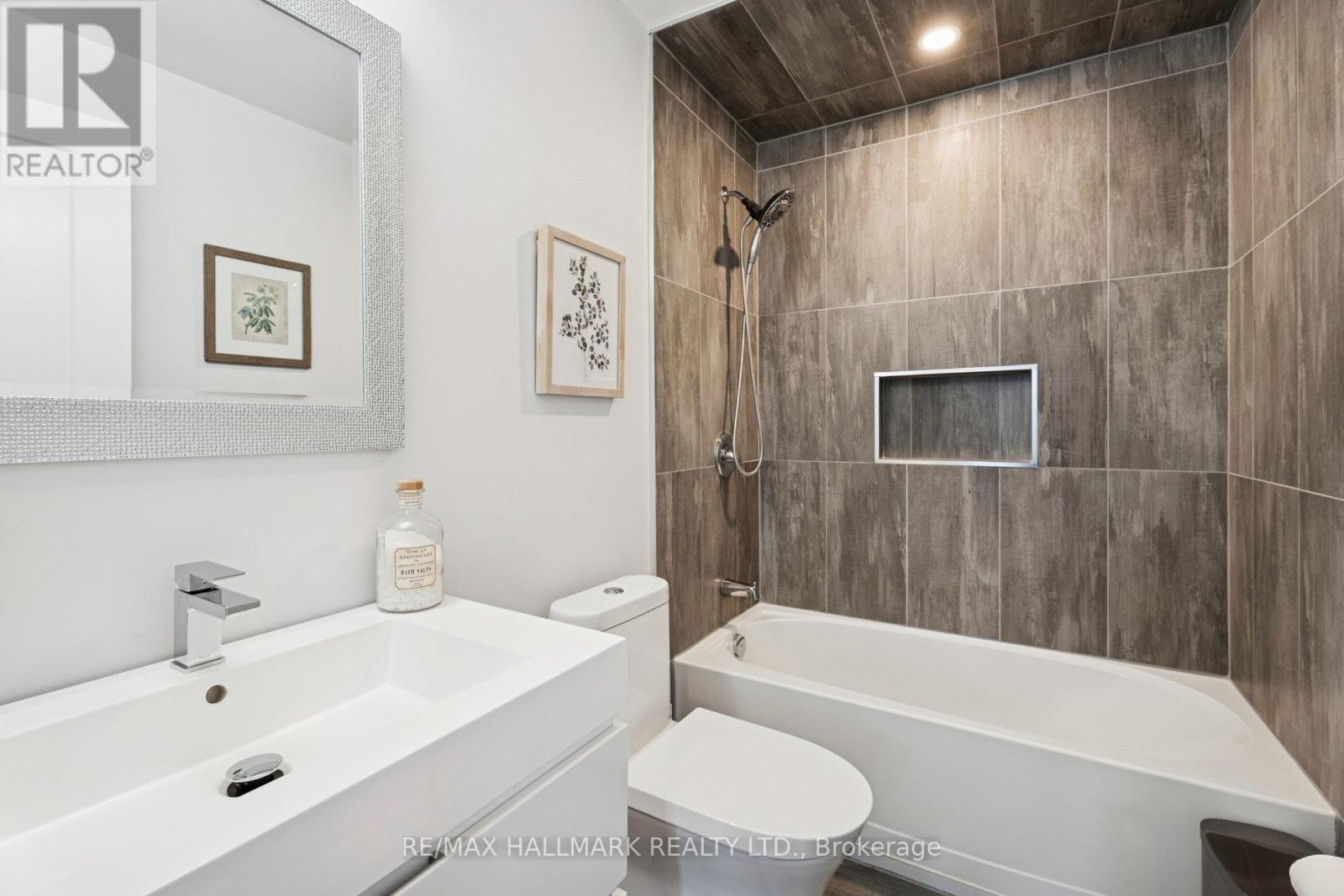 #409 10 CONCORD PLACE - 23