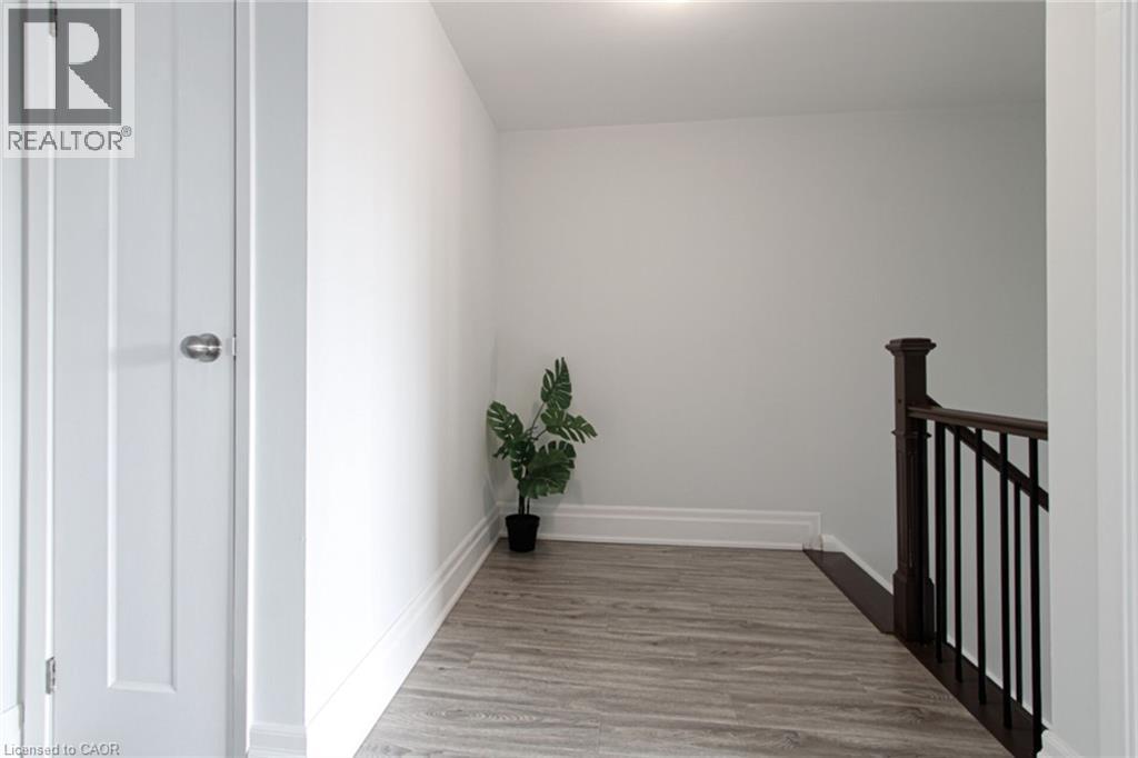 1532 LANCASTER Drive Unit# 41, Oakville, Ontario, L6H2Z3 — Photo 4