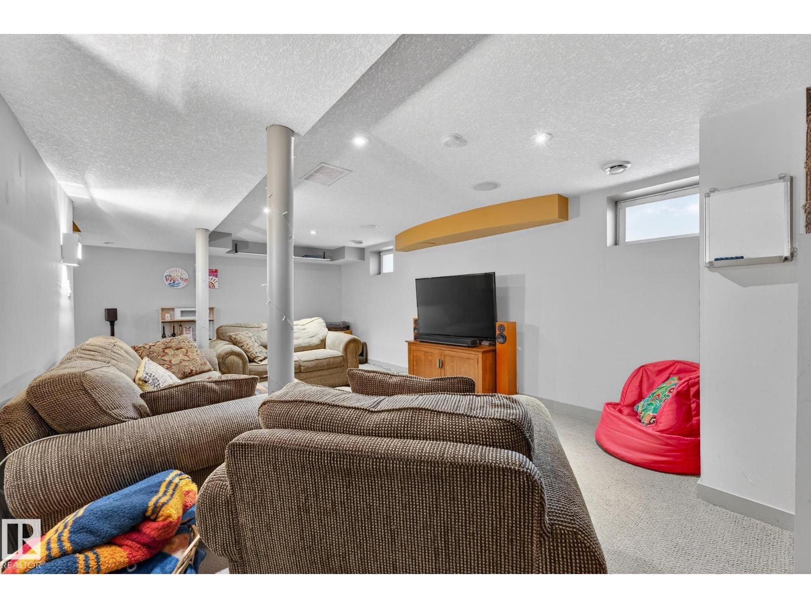 11343 67 ST NW, Edmonton
