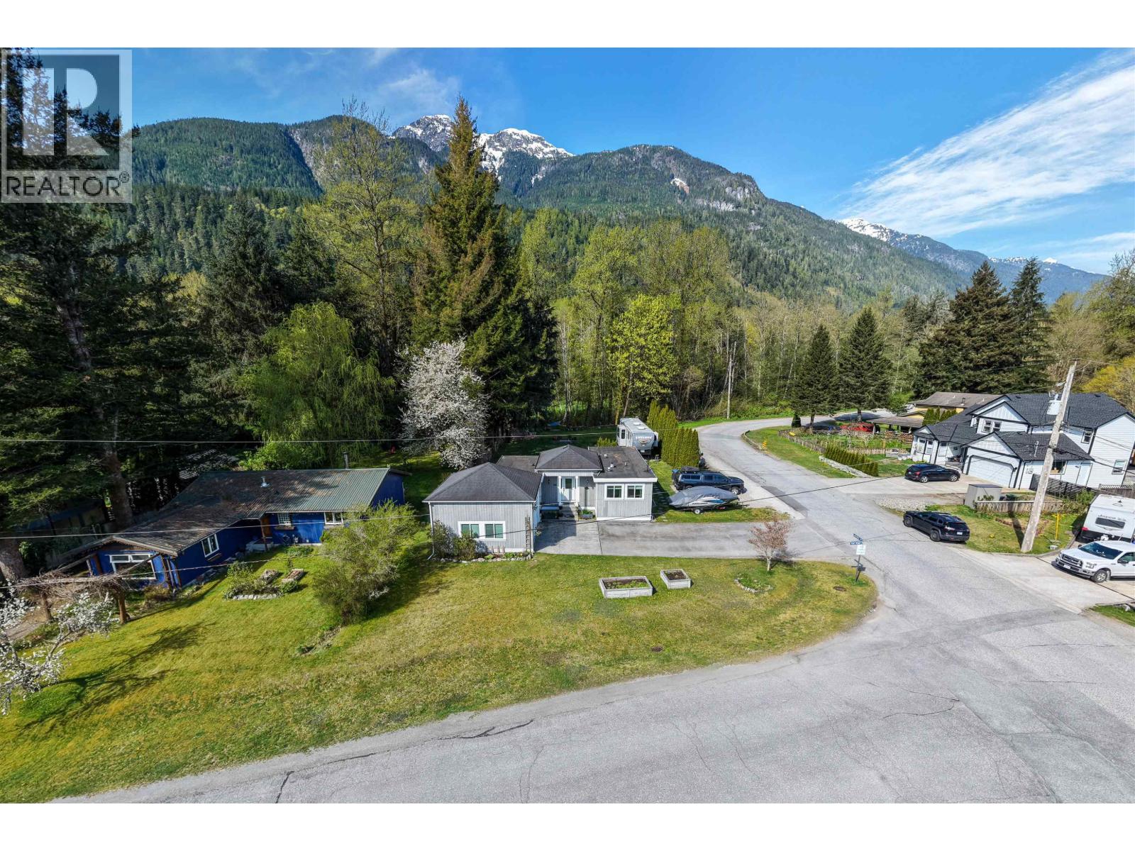 1110 LARAMEE ROAD, Squamish