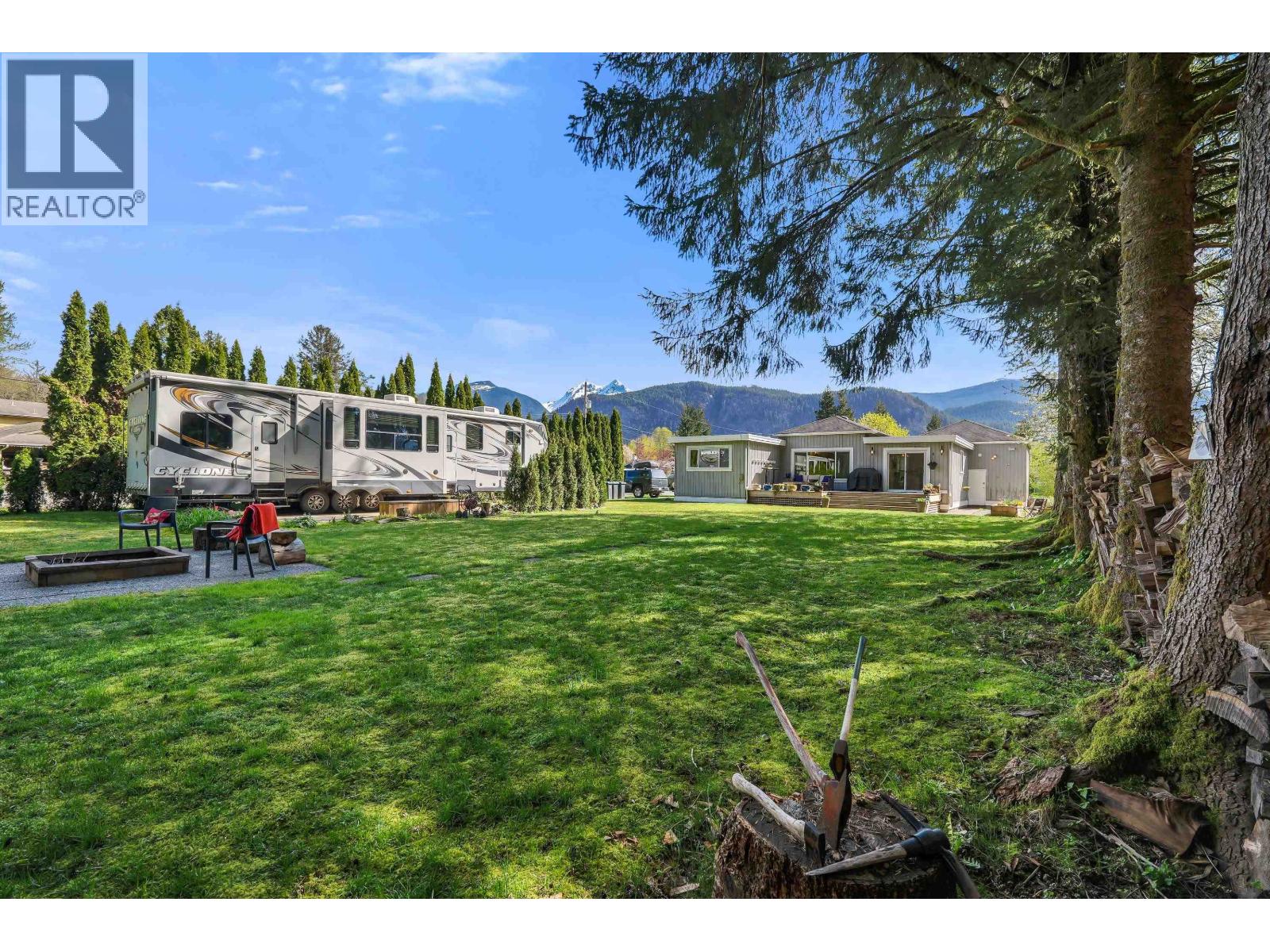 1110 LARAMEE ROAD, Squamish