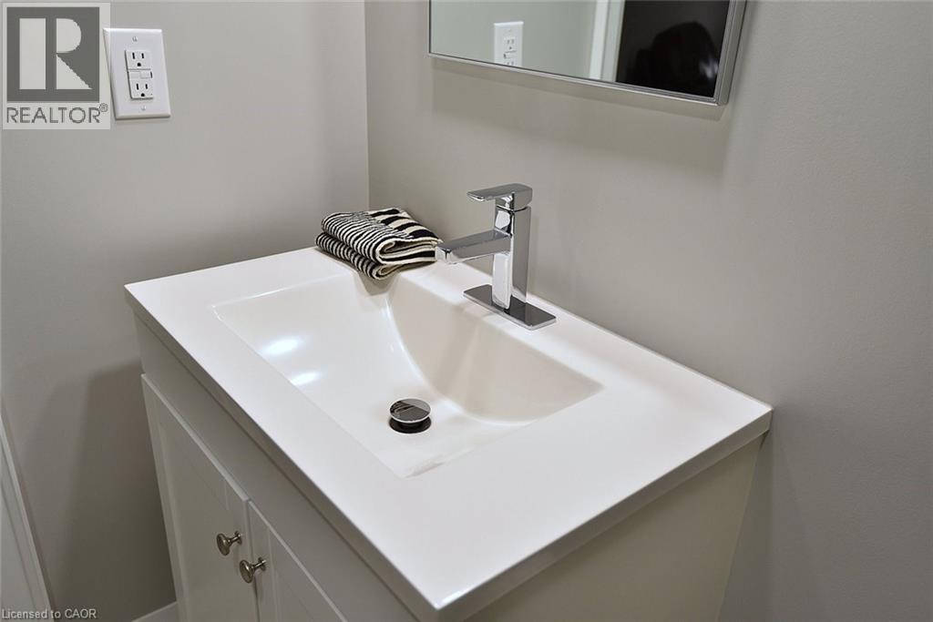 49 RIVEROAKS Drive, Mount Hope, Ontario, L0R1W0 — Photo 24