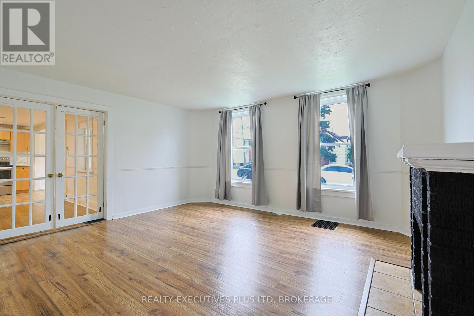 15 CHESTNUT STREET E - 11