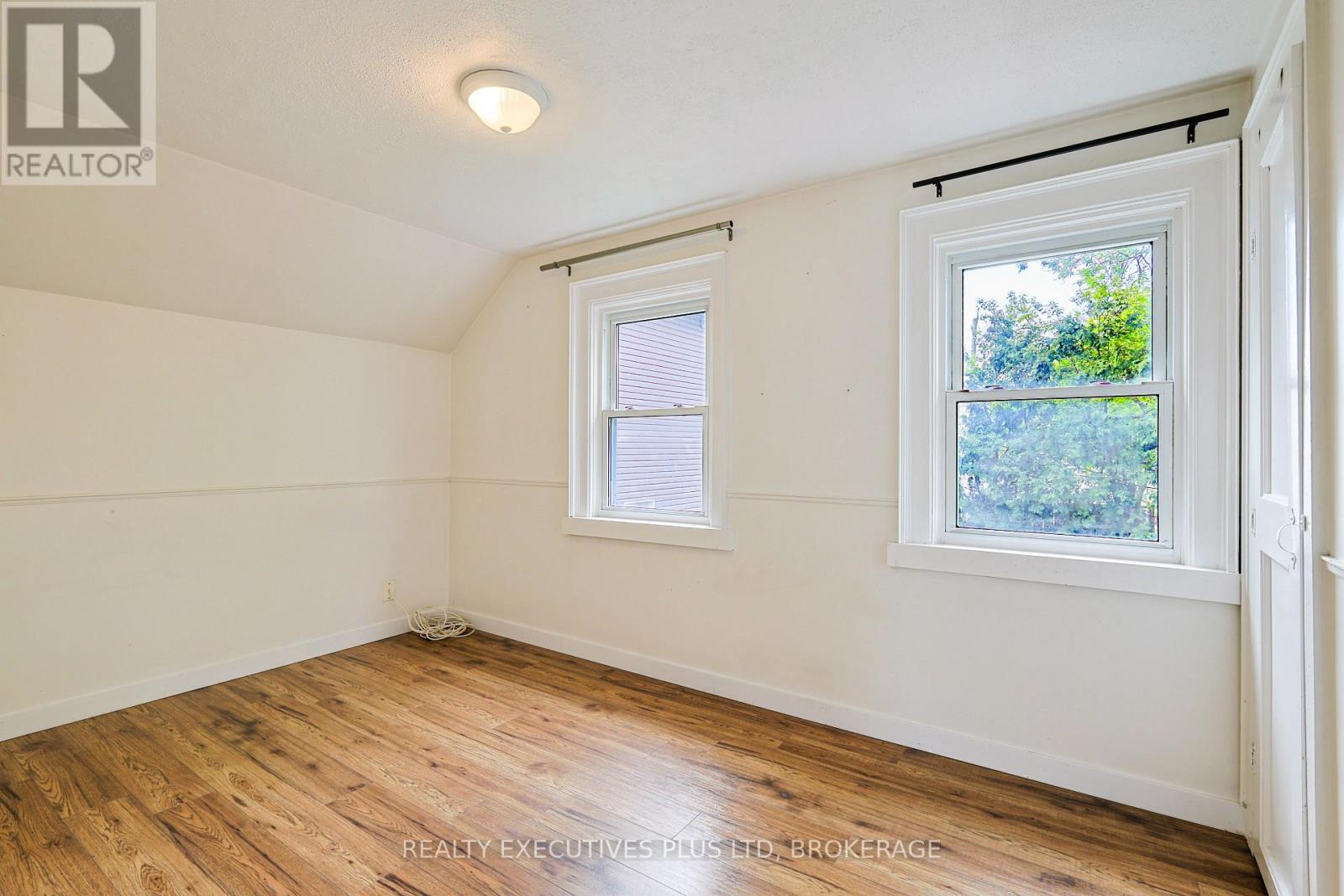 15 CHESTNUT STREET E - 18