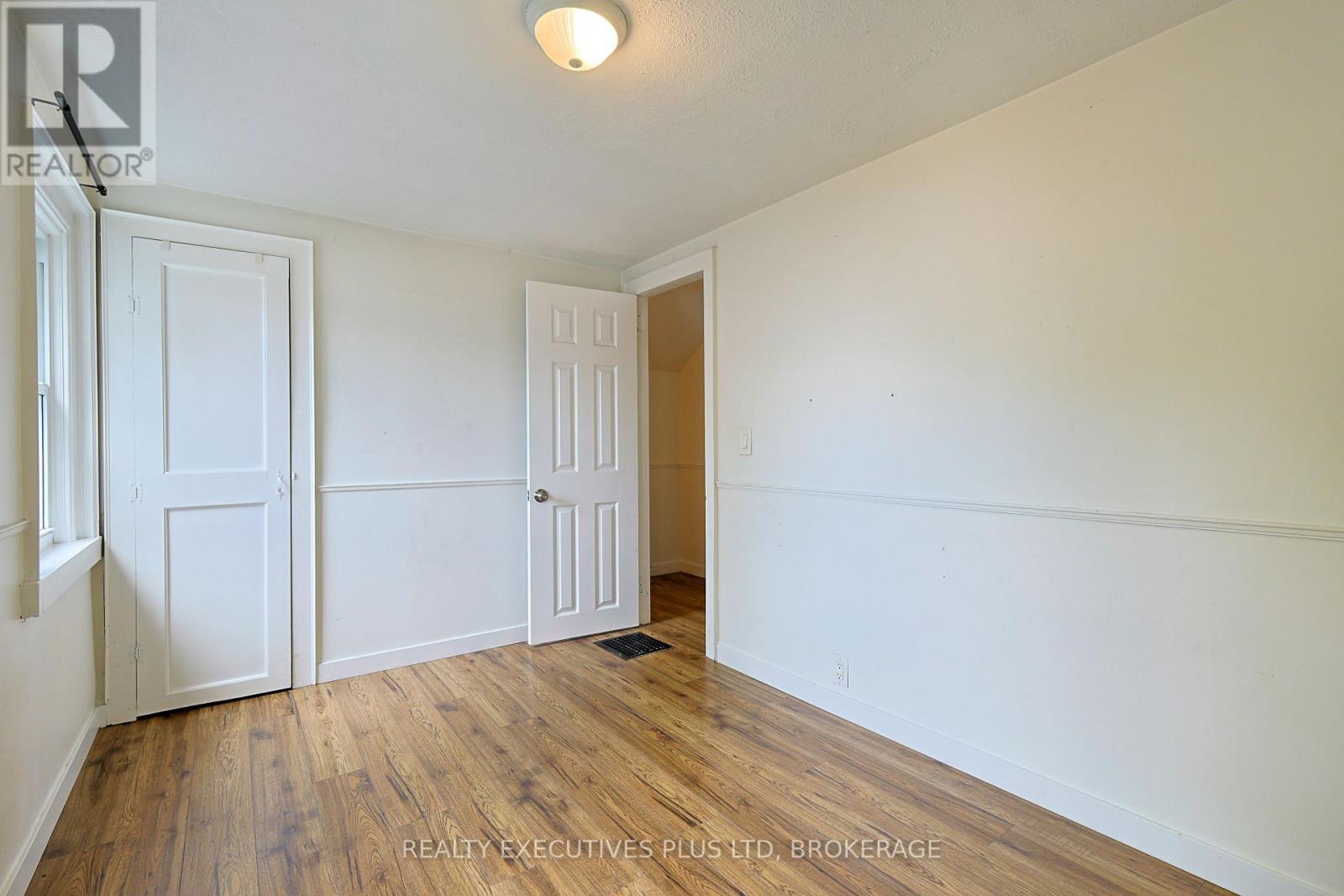15 CHESTNUT STREET E - 19