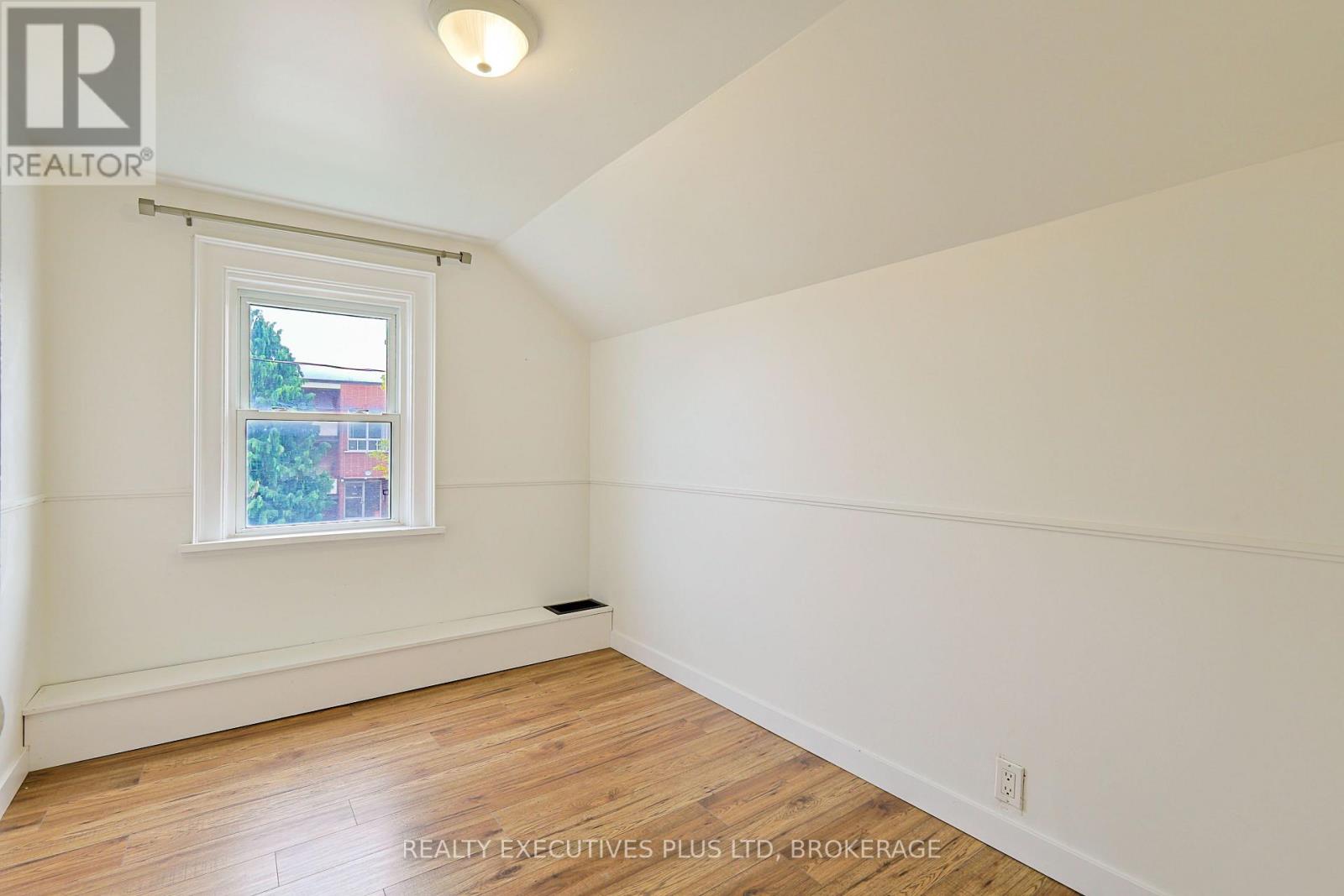 15 CHESTNUT STREET E - 21