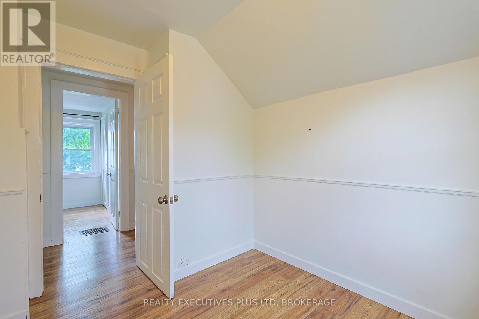 15 CHESTNUT STREET E - 23