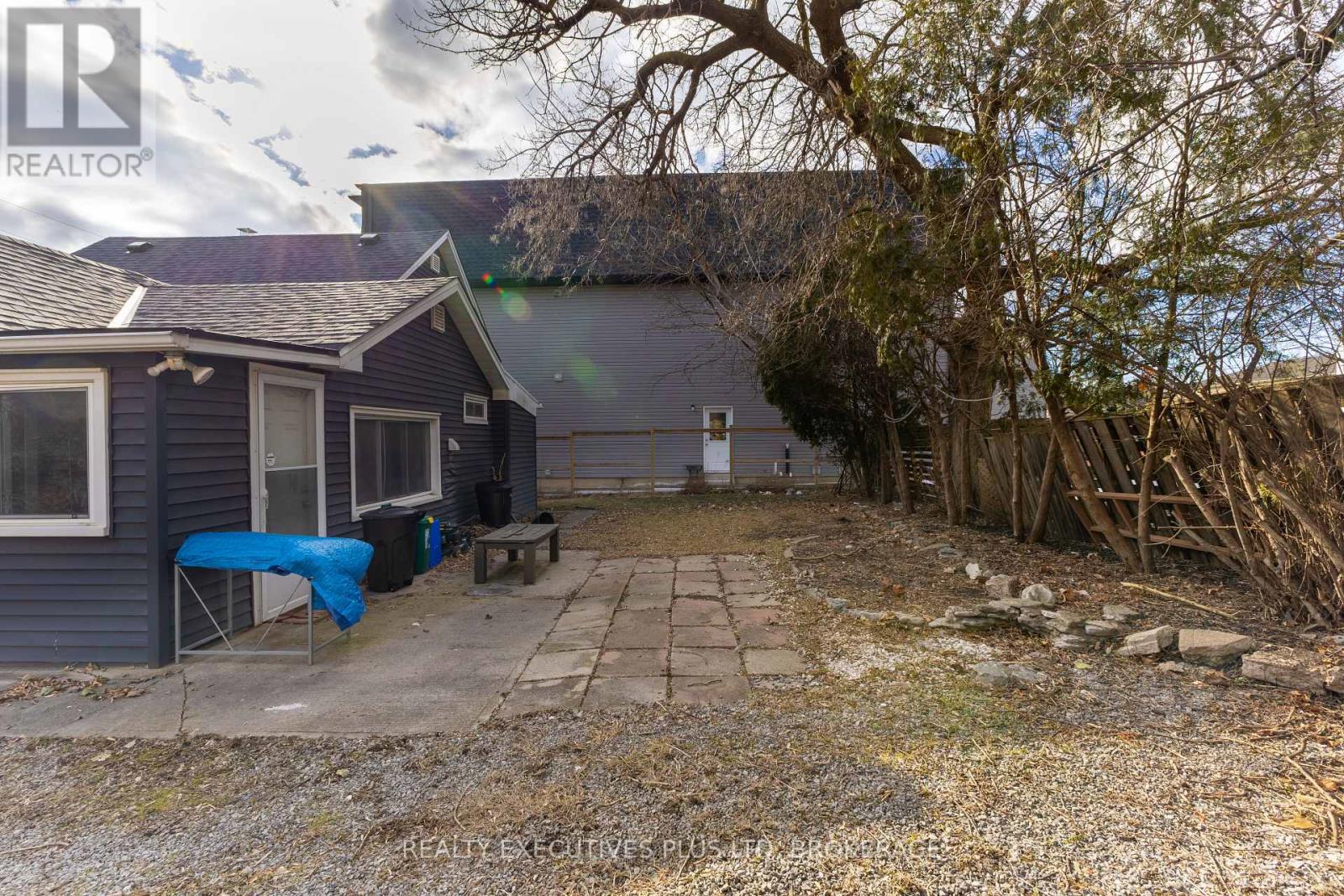 15 CHESTNUT STREET E - 24