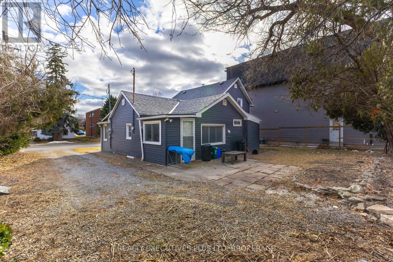 15 CHESTNUT STREET E - 25