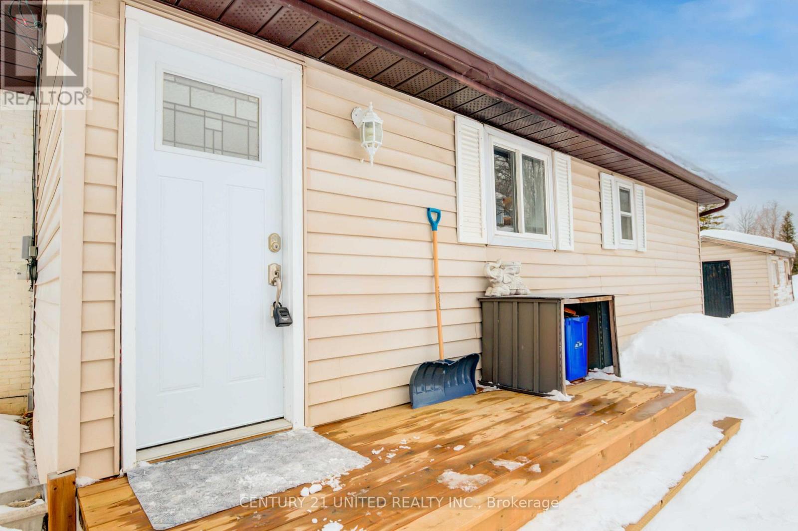 345 VICTORIA STREET - 21