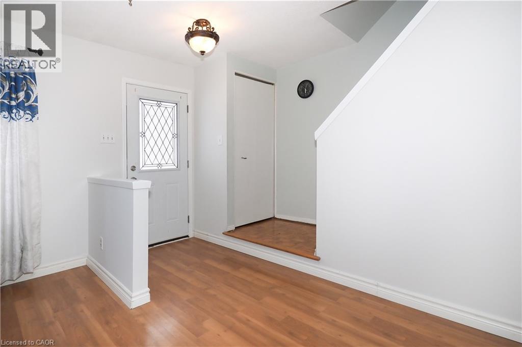 10 BALFOUR Crescent, Kitchener, Ontario, N2C1Z5 — Photo 3
