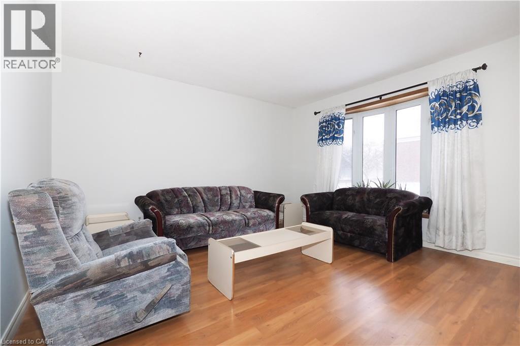 10 BALFOUR Crescent - 5