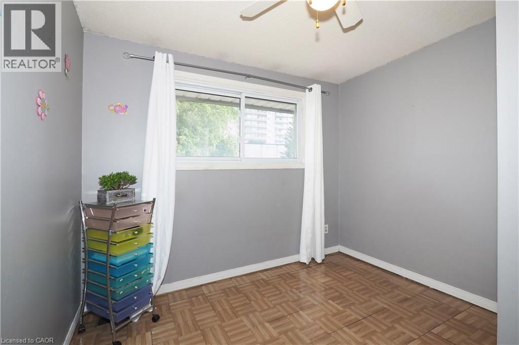 10 BALFOUR Crescent - 23