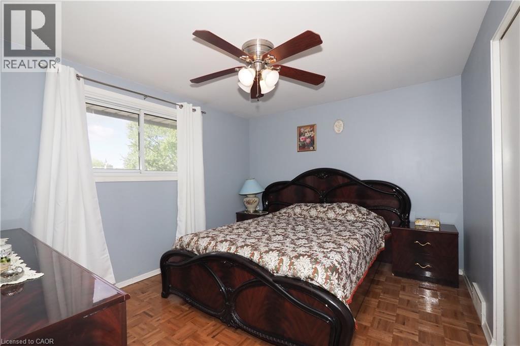 10 BALFOUR Crescent - 17