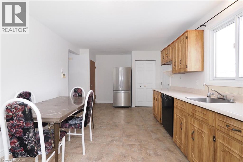 10 BALFOUR Crescent, Kitchener, Ontario, N2C1Z5 — Photo 14