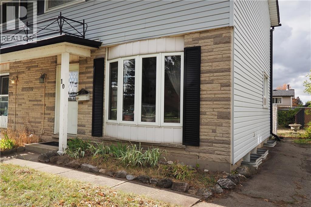 10 BALFOUR Crescent - 2