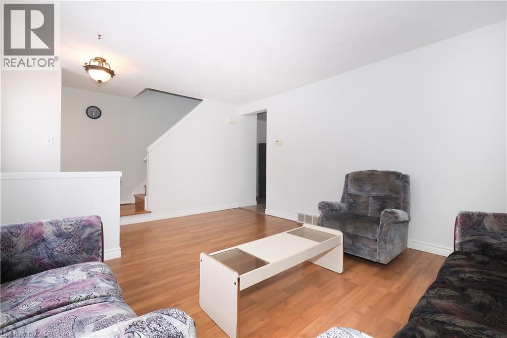 10 BALFOUR Crescent - 8
