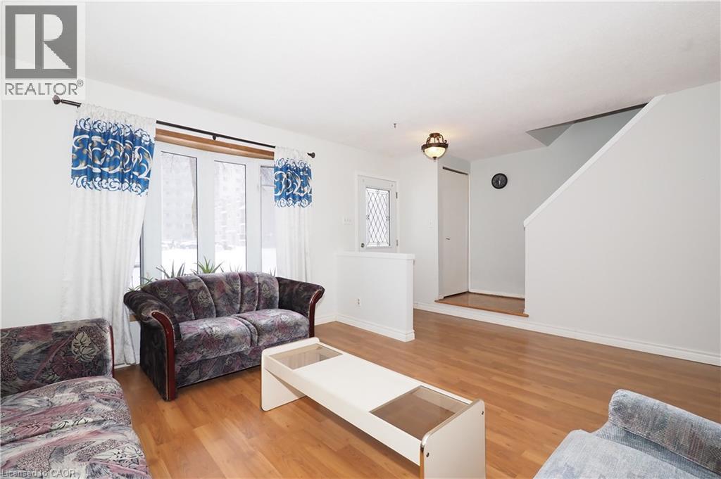 10 BALFOUR Crescent - 9