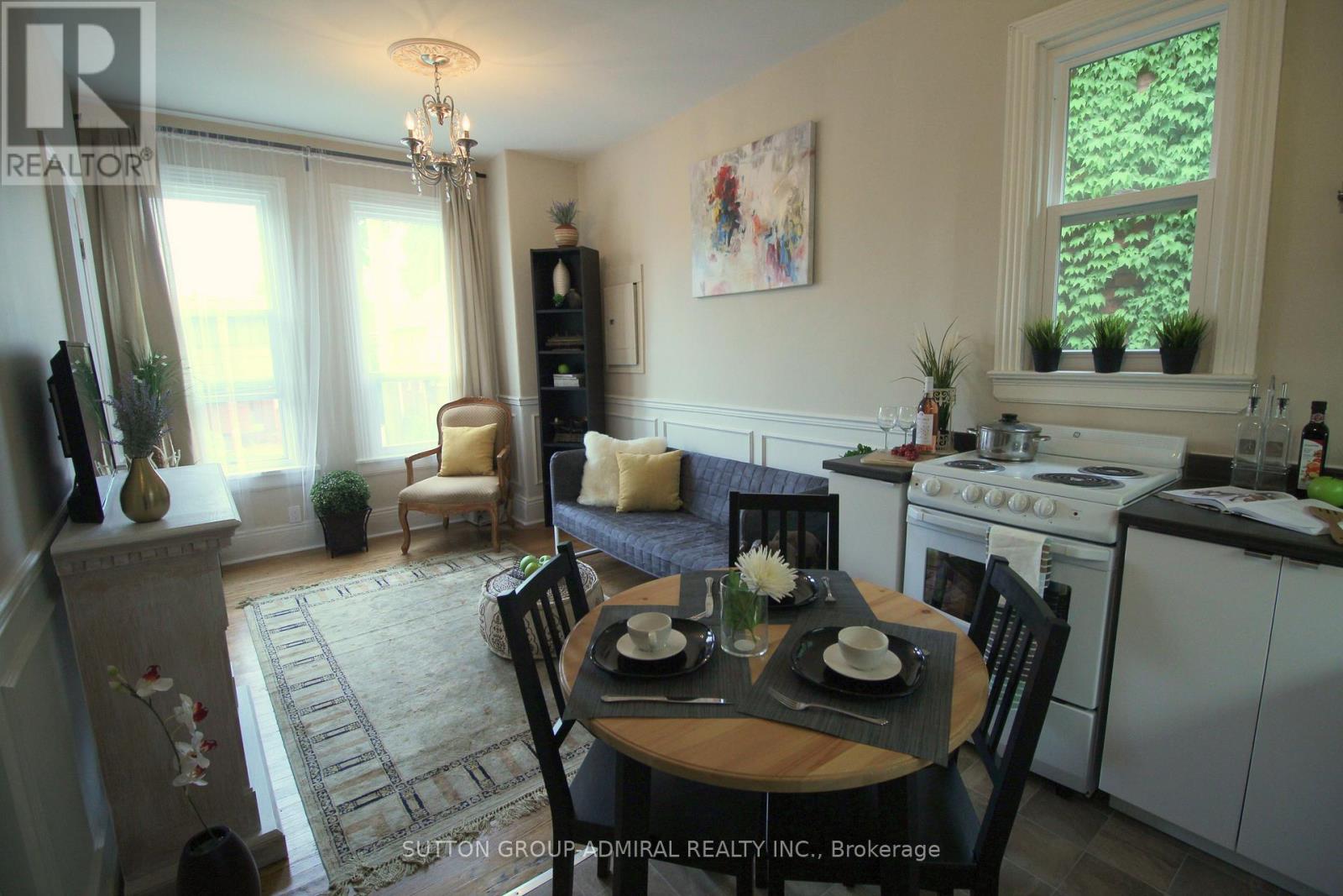 164 WENTWORTH STREET S - 8