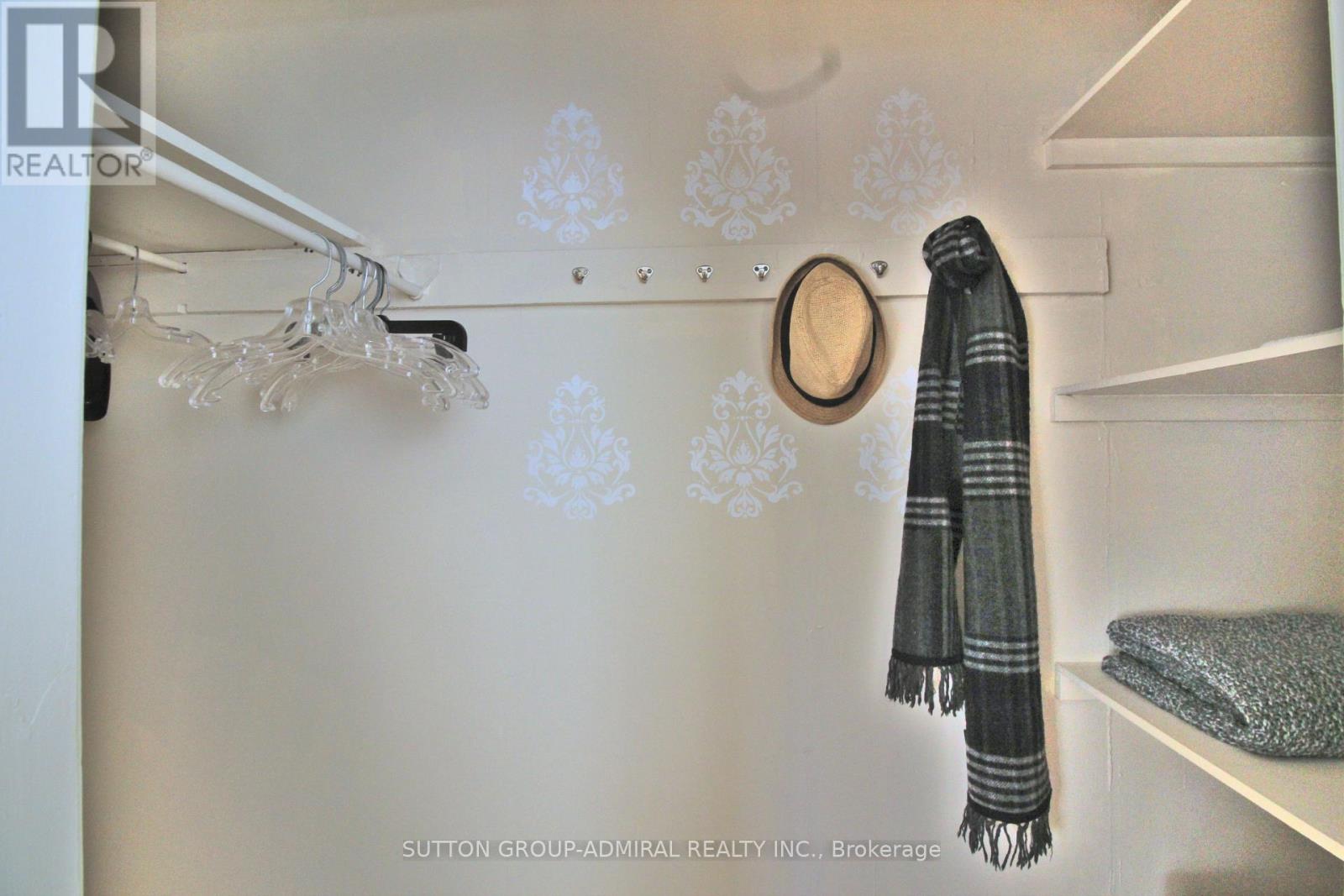 164 WENTWORTH STREET S - 6
