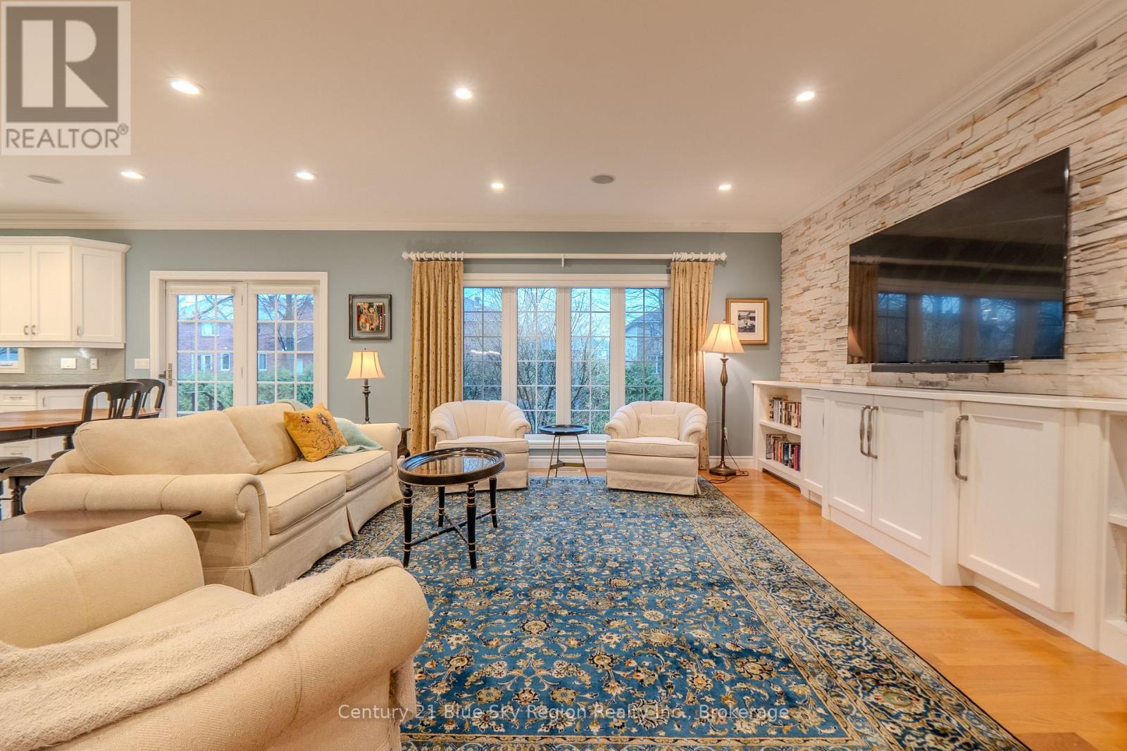 30 VERMONT CRESCENT - 10