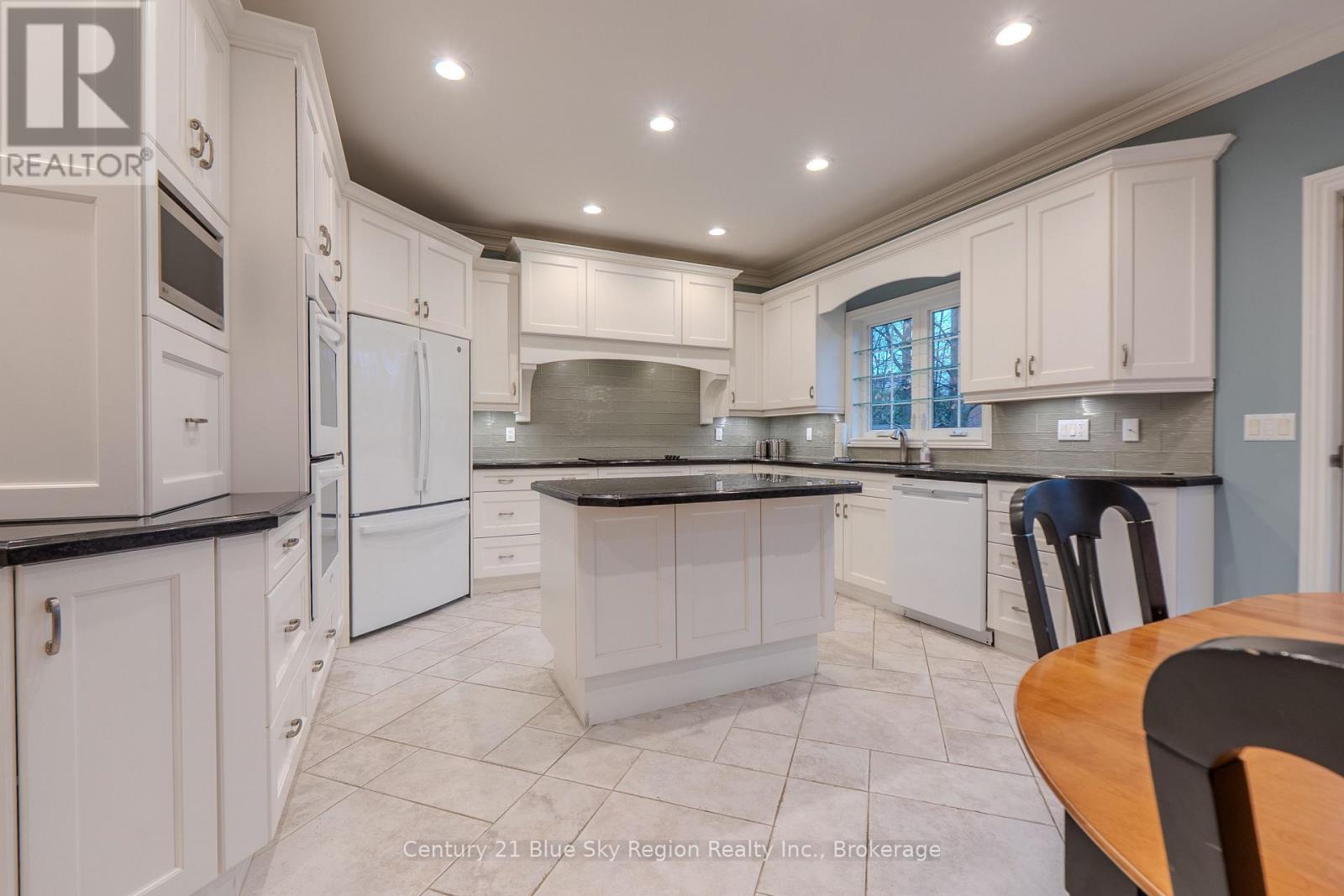 30 VERMONT CRESCENT - 15
