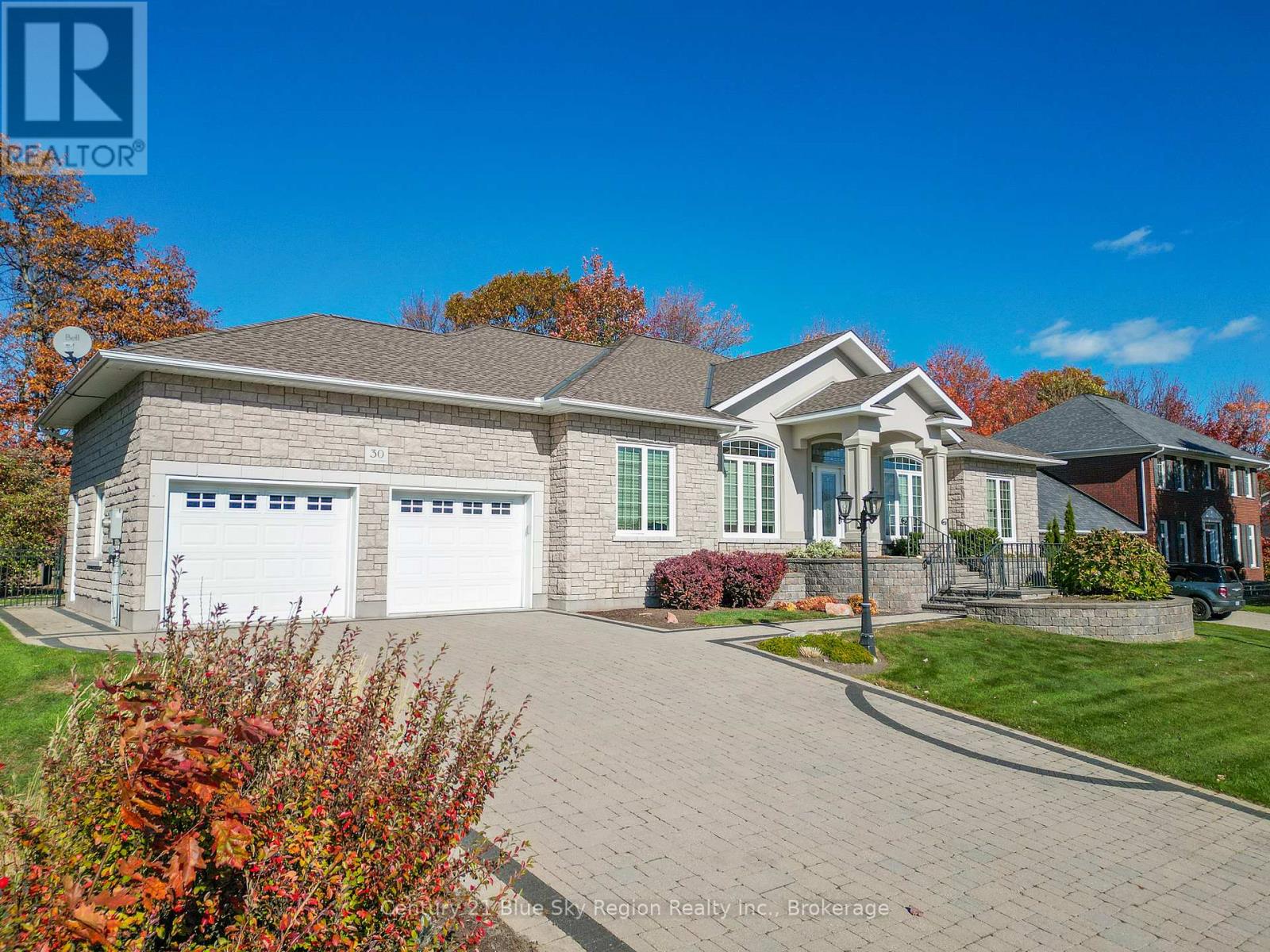 30 VERMONT CRESCENT - 2