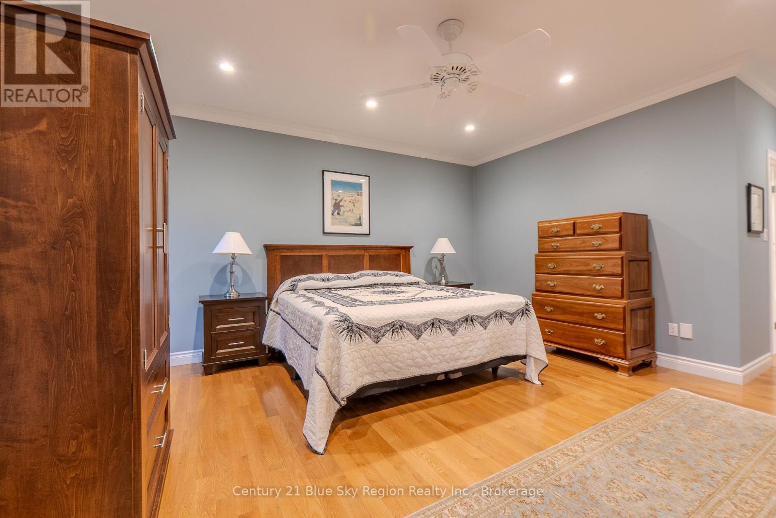 30 VERMONT CRESCENT - 20