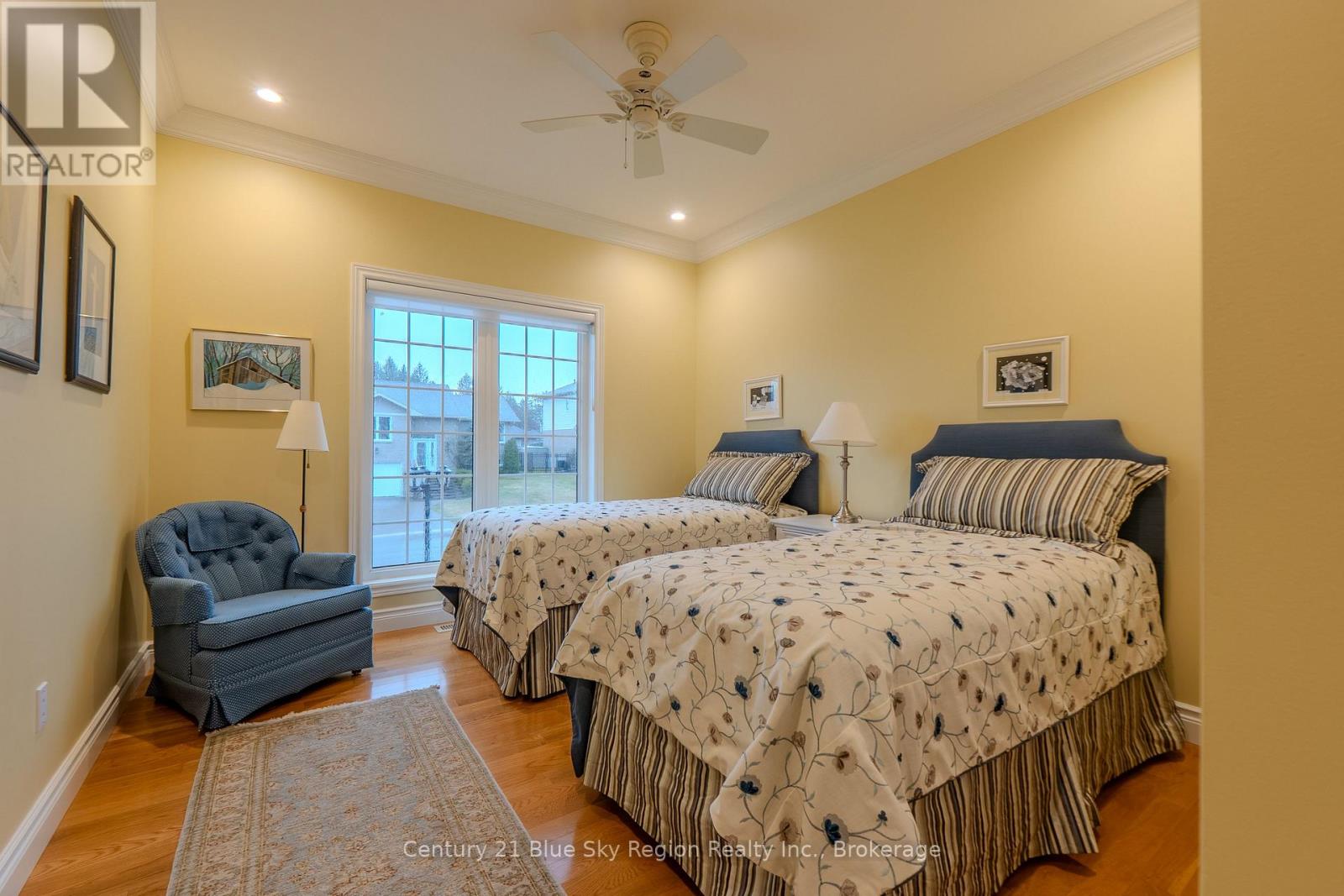 30 VERMONT CRESCENT - 23